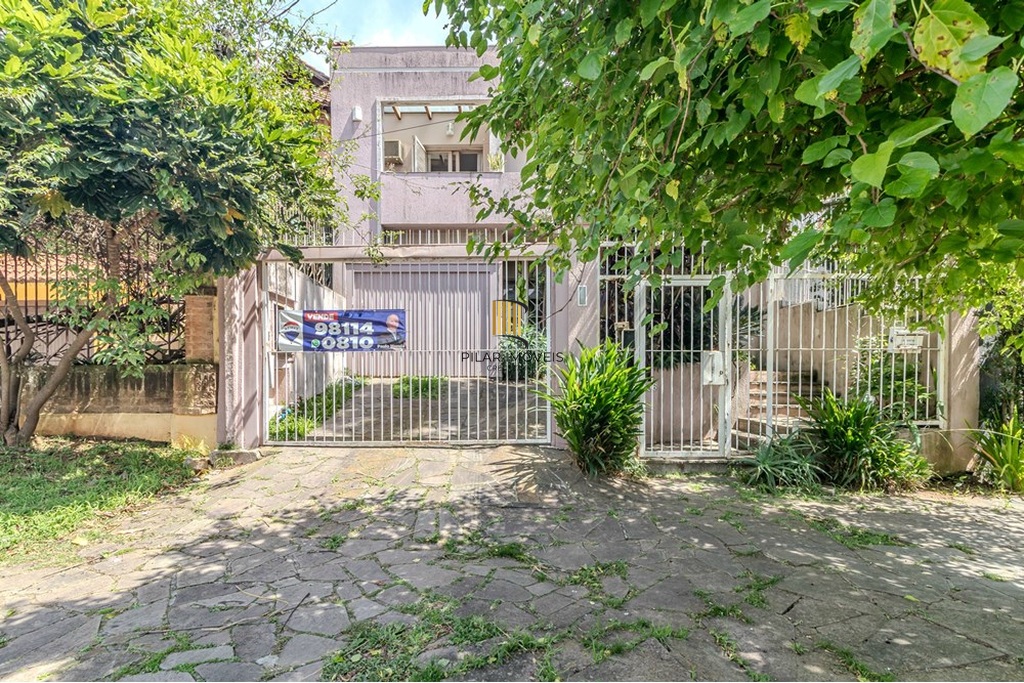 Casa 3 dormitórios no bairro Chácara das Pedras