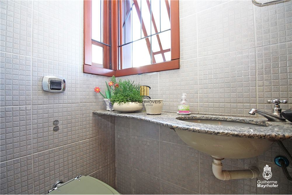 Casa 5 dormitórios no bairro Glória