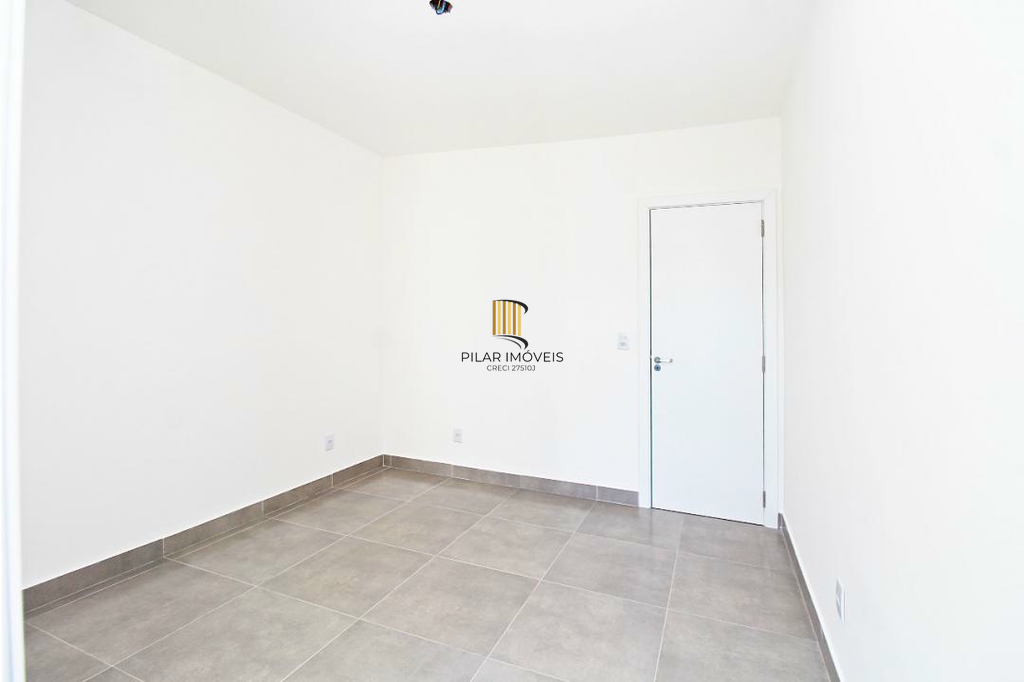 Casa 2 dormitórios no bairro Hípica