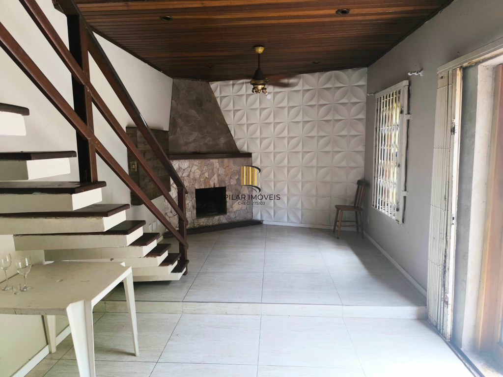 Casa 3 dormitórios no bairro Azenha