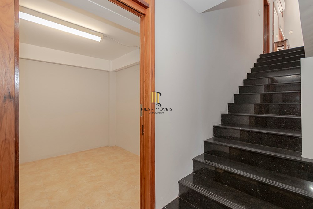 Casa 6 dormitórios no bairro Vila Jardim