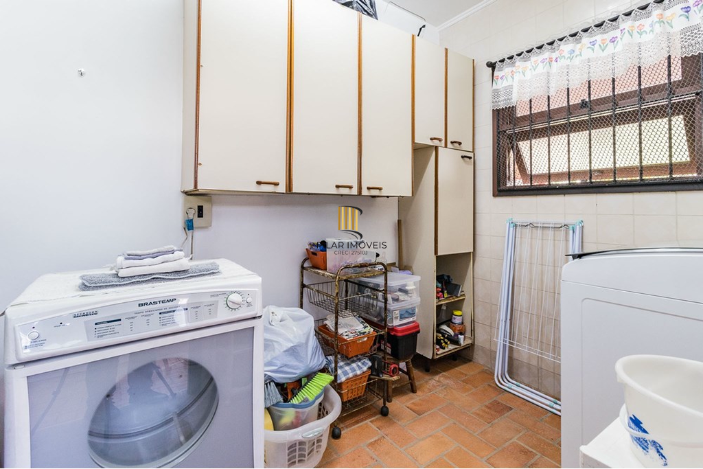 Casa 3 dormitórios no bairro Guarujá