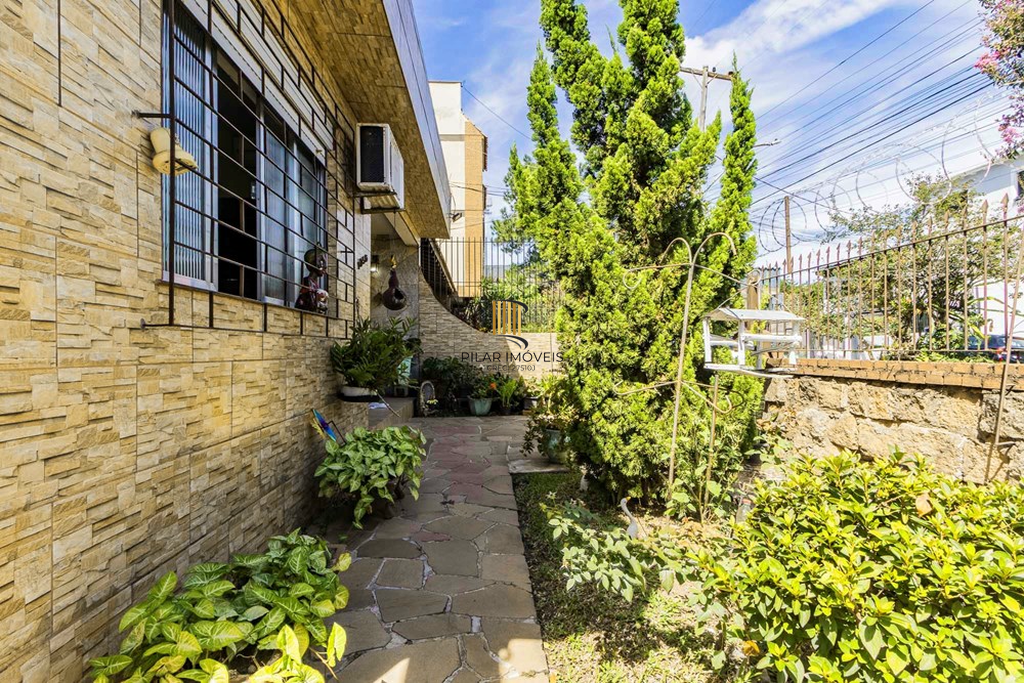 Casa 3 dormitórios no bairro Santa Maria Goretti