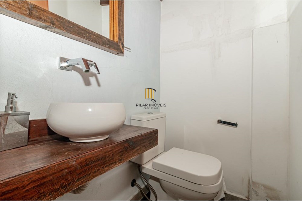 Casa 4 dormitórios no bairro Nonoai