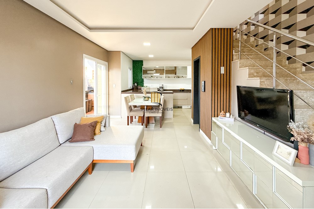 Casa 3 dormitórios no bairro Igara