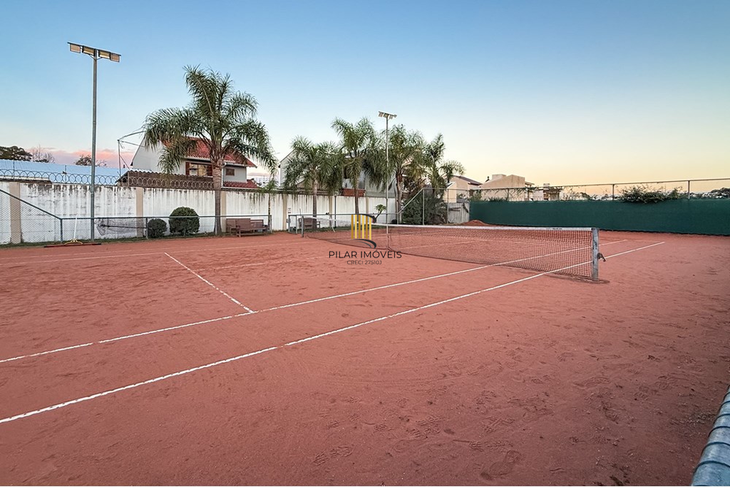 Casa 3 dormitórios no bairro Igara