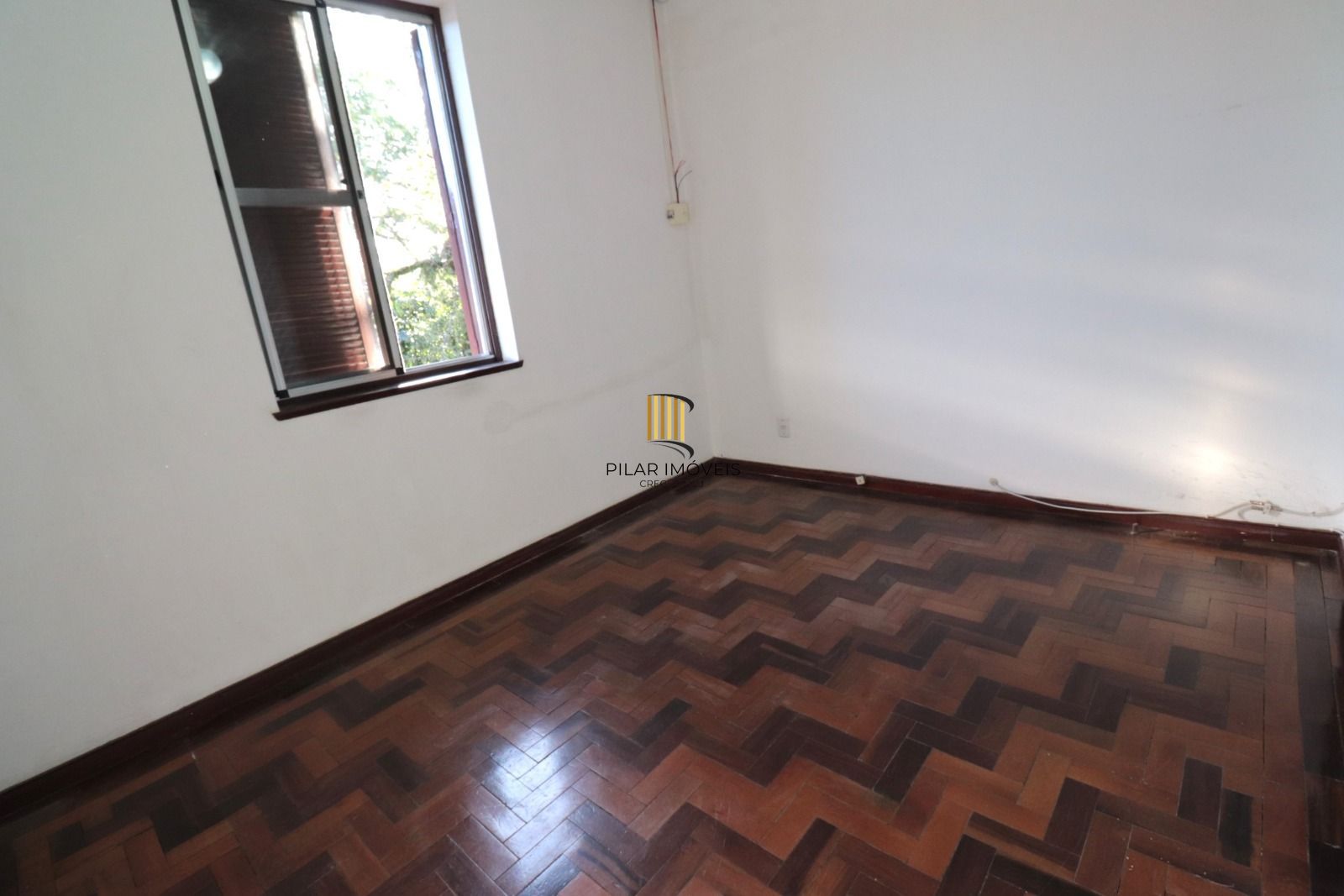 Apto no IAPI, 02 dorm com vaga de garagem