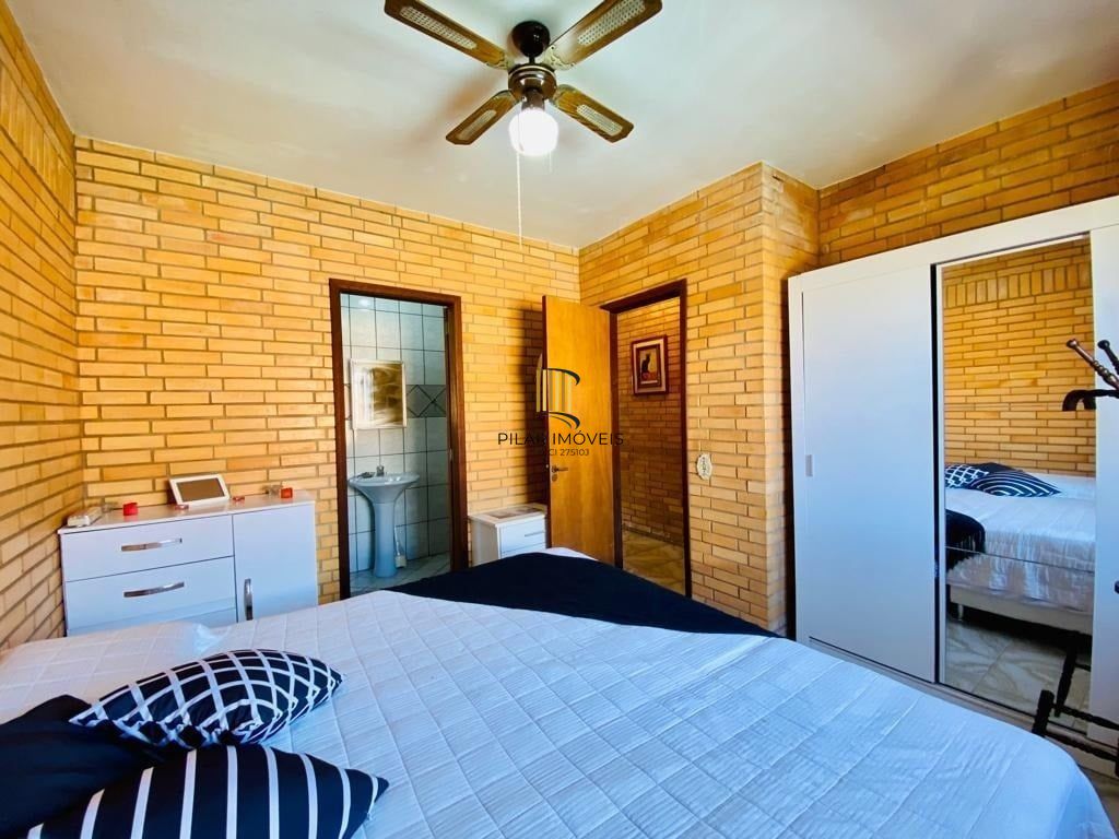 Casa 2 dormitórios no bairro Arpoador