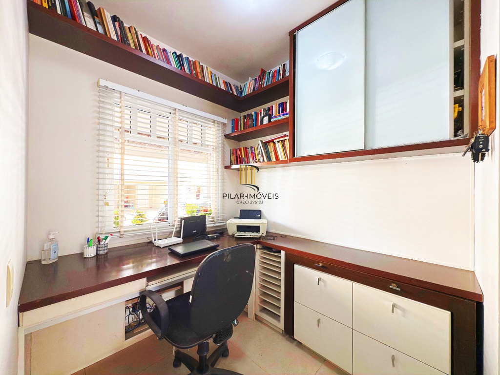 Casa de Condomínio 3 dormitórios no bairro Jardim Carvalho