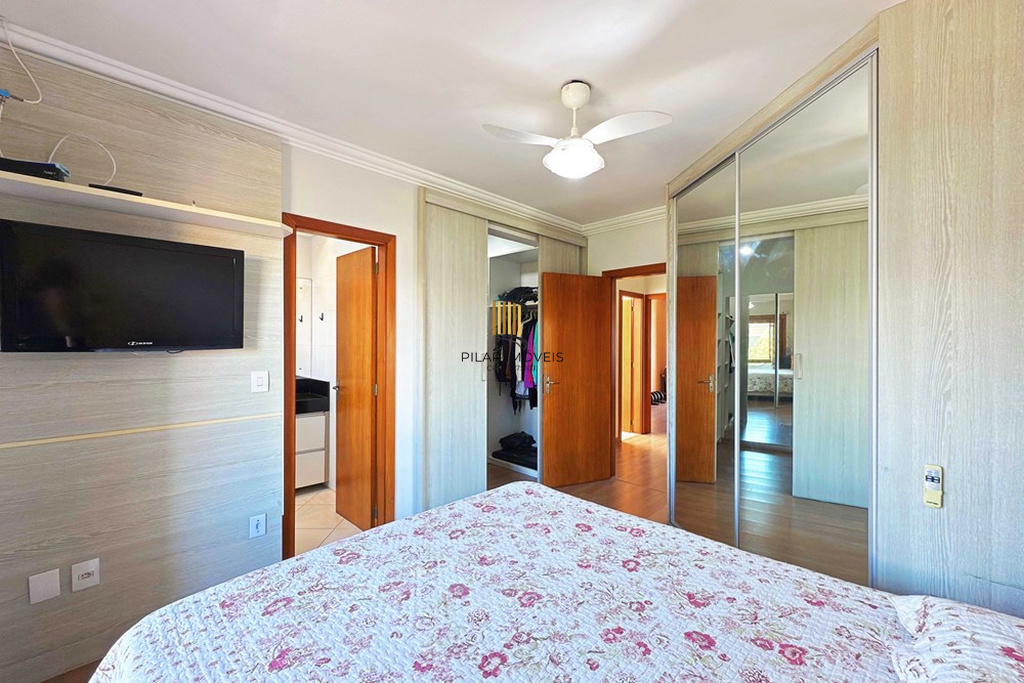 Casa 3 dormitórios no bairro Hípica