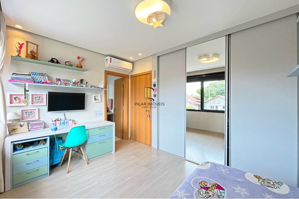 Casa de Condomínio 4 dormitórios no bairro Hípica
