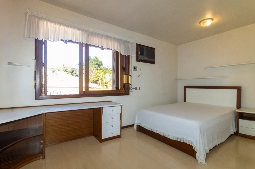 Casa 5 dormitórios no bairro Partenon