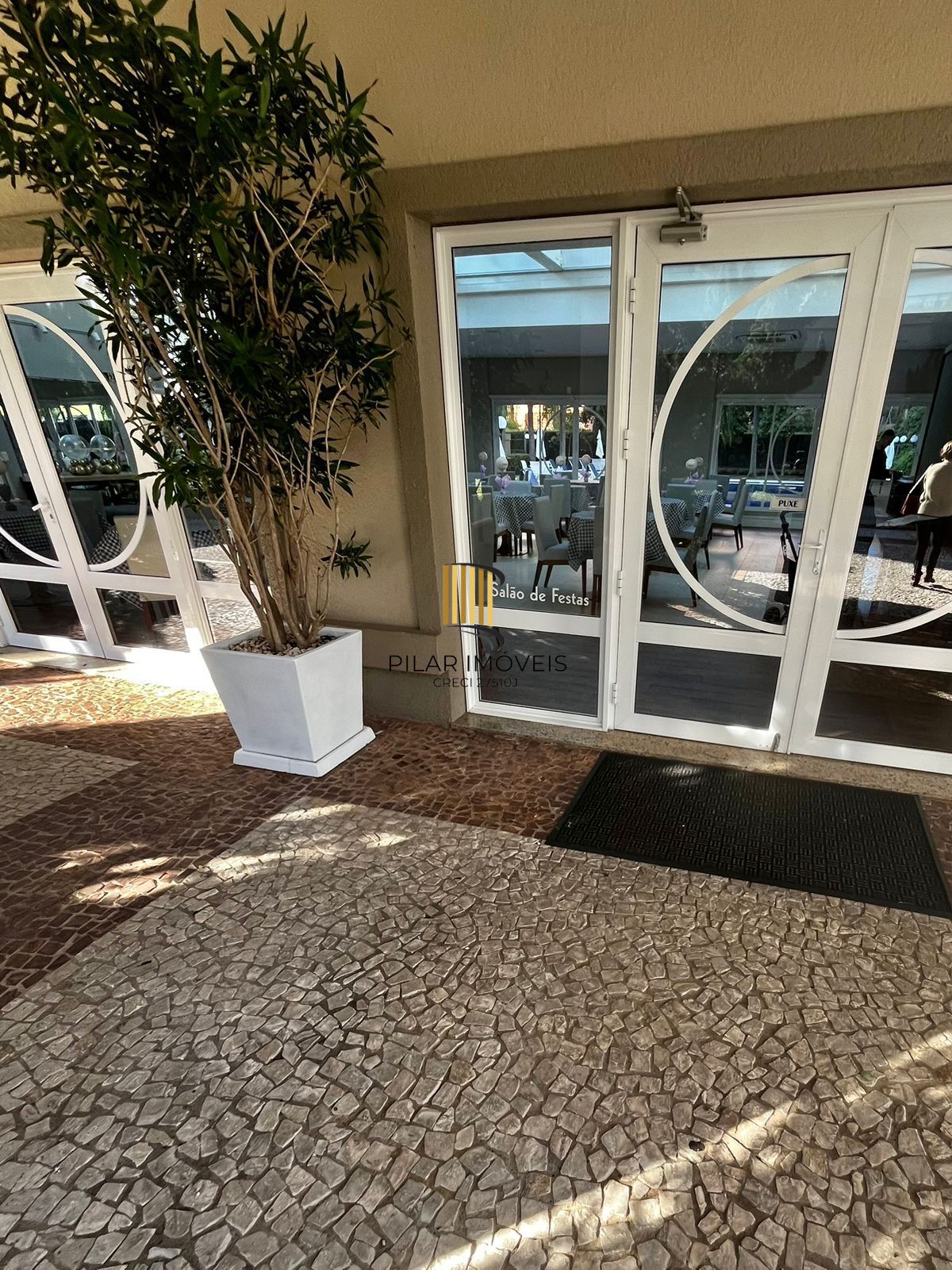 Lindo apto no Jardim Europa, 10º andar, sol e vista, mobiliado, 02 vagas fixas