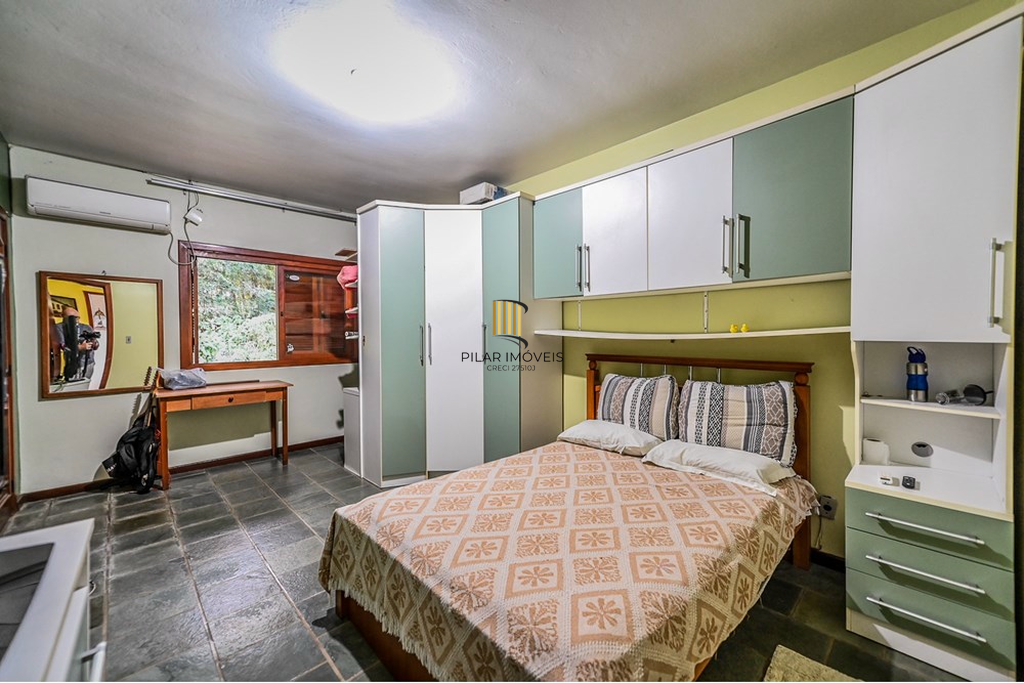 Casa 4 dormitórios no bairro Cascata