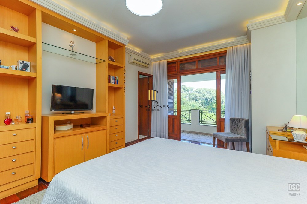 Casa 4 dormitórios no bairro Ipanema