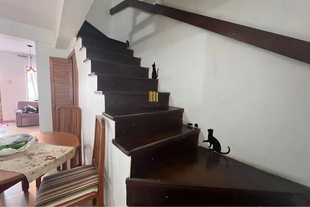 Casa 5 dormitórios no bairro Partenon