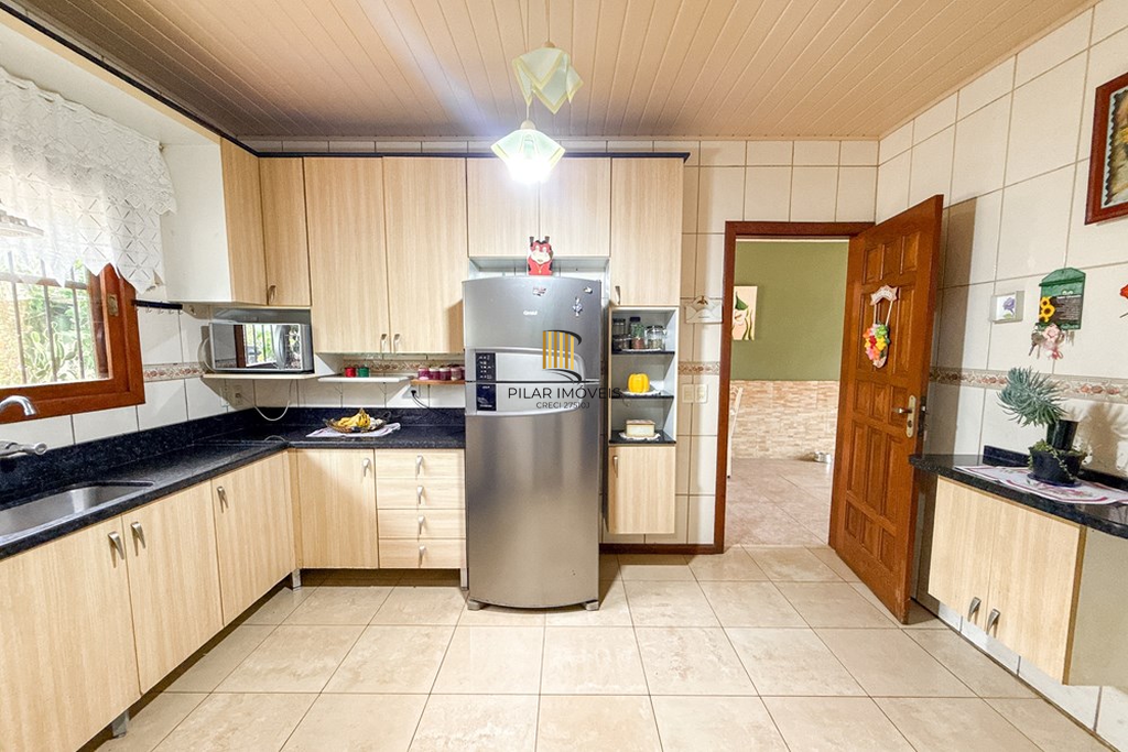 Casa 3 dormitórios no bairro Igara