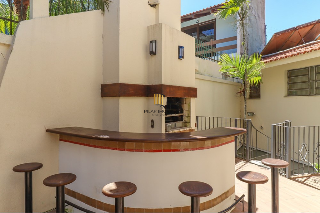 Casa 4 dormitórios no bairro Três Figueiras