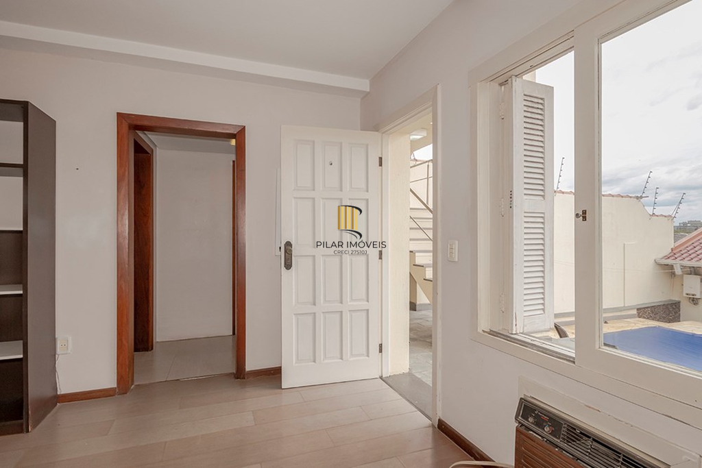 Casa 6 dormitórios no bairro Vila Jardim