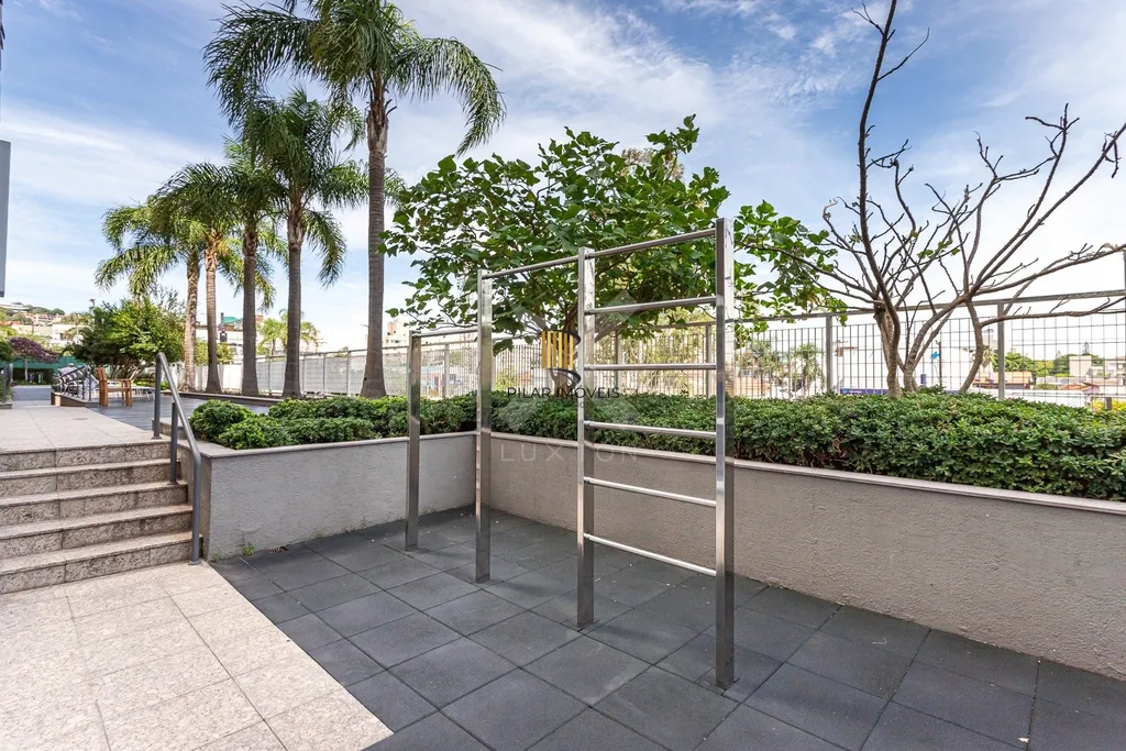 Apartamento 4 dormitórios no bairro Menino Deus