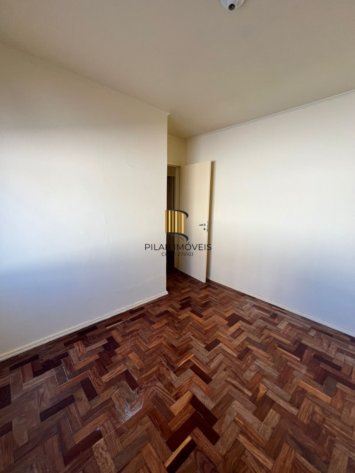 02 dorm, 73 m², sol da tarde, com vaga, dep e banho aux, no Passo da Areia