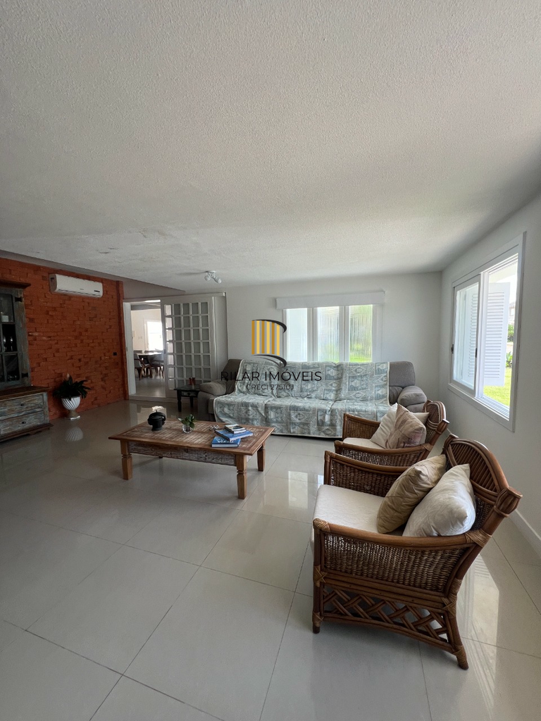 Casa 5 dormitórios no bairro Praia de Atlântida