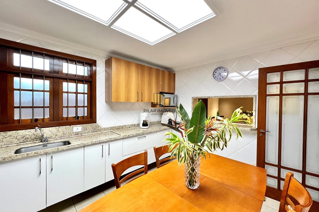 Casa 4 dormitórios no bairro Moinhos de Vento