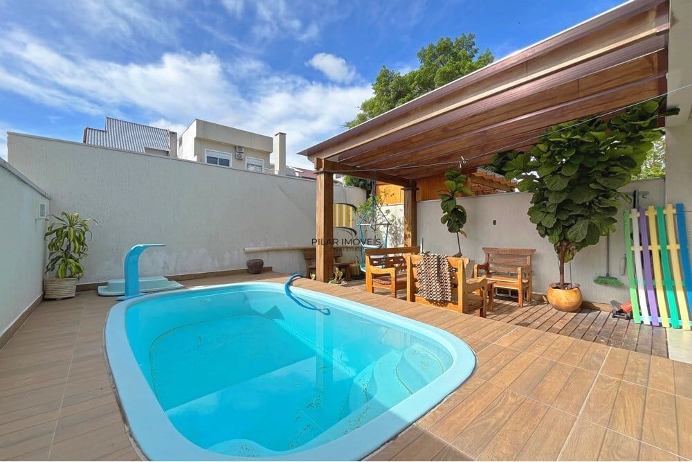 Casa 3 dormitórios no bairro Hípica