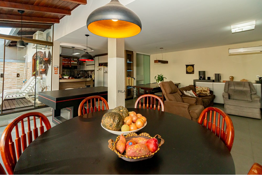 Casa 4 dormitórios no bairro Jardim Planalto