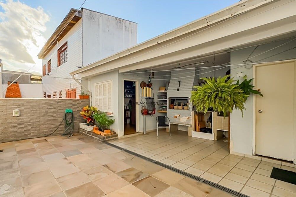 Casa 4 dormitórios no bairro Santa Maria Goretti