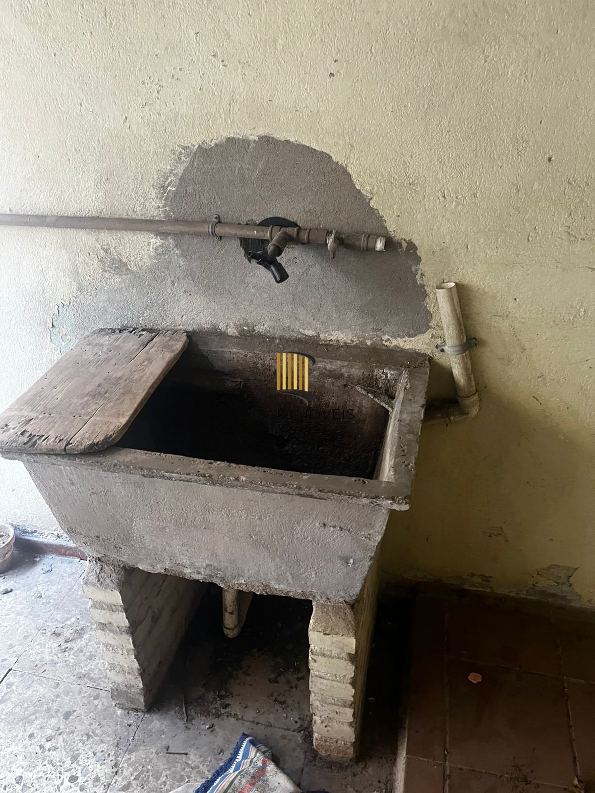 Casa no Passo da Areia, precisa reformas, terreno de 270 m²