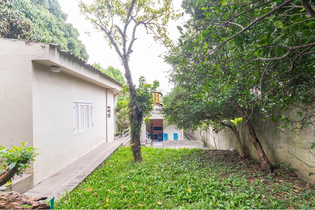 Casa 3 dormitórios no bairro Chácara das Pedras