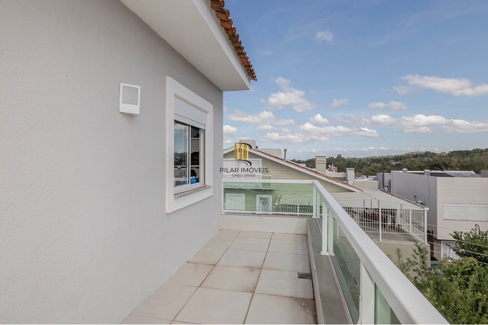 Casa 4 dormitórios no bairro Lomba do Pinheiro