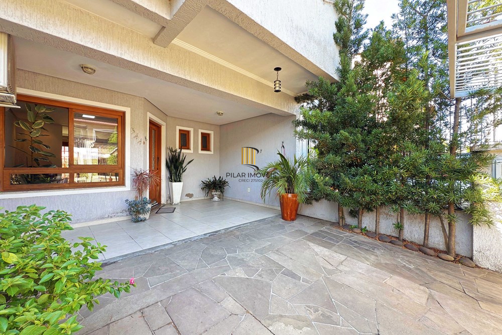 Casa 3 dormitórios no bairro Hípica