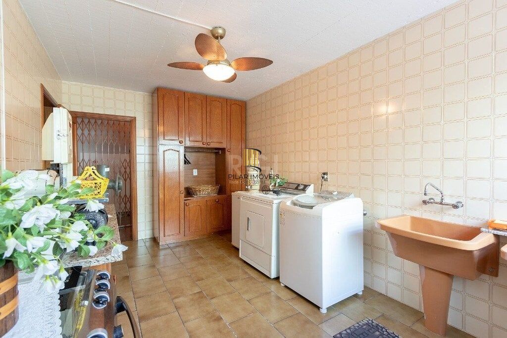 Casa 4 dormitórios no bairro Vila Assunção