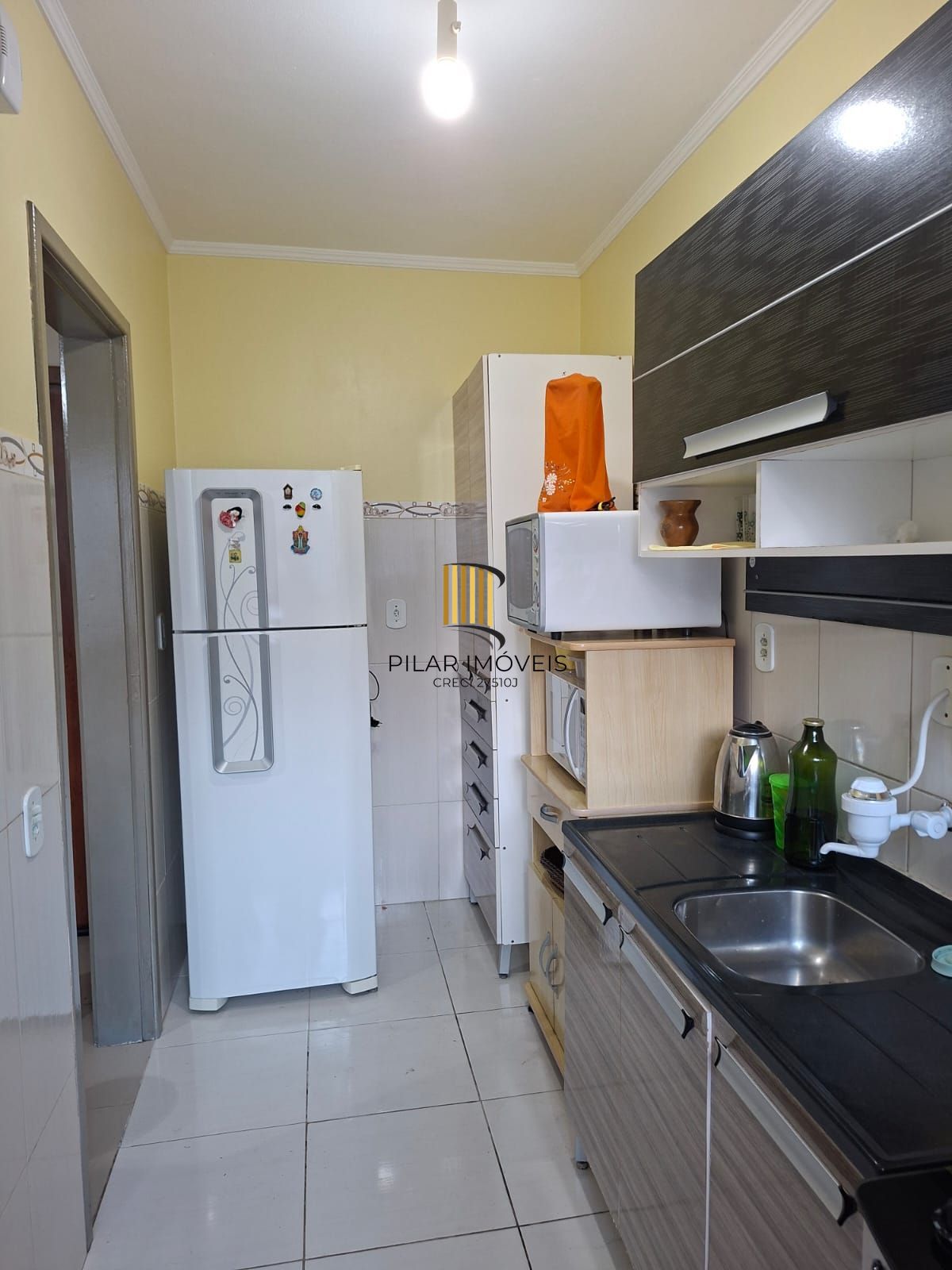 Apto térreo, 01 dormitório, reformado, boa posição solar, frente, Morro Santana