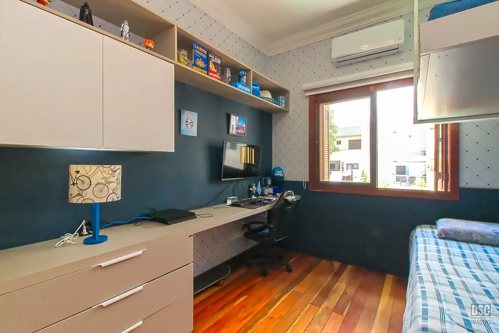 Casa 3 dormitórios no bairro Hípica