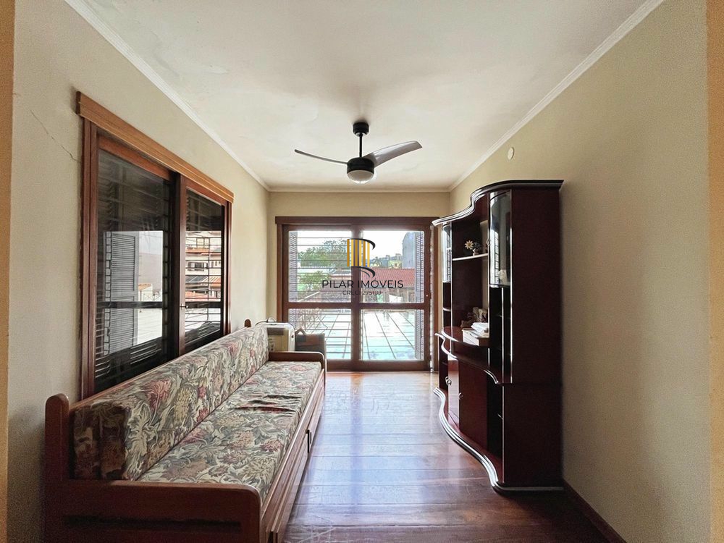 Casa 5 dormitórios no bairro Camaquã