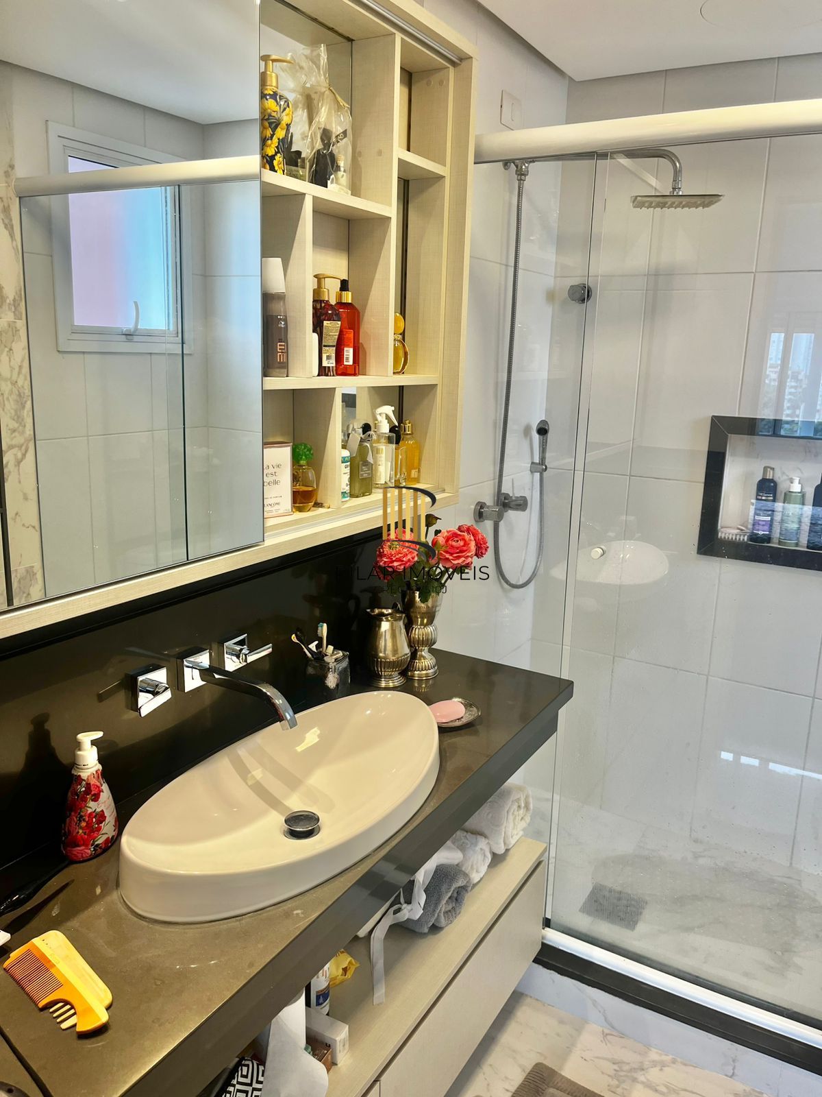 Apto de 03 dorm, sendo 01 suíte, 02 vagas, 103 m2, na João Obino, semi mobiliado