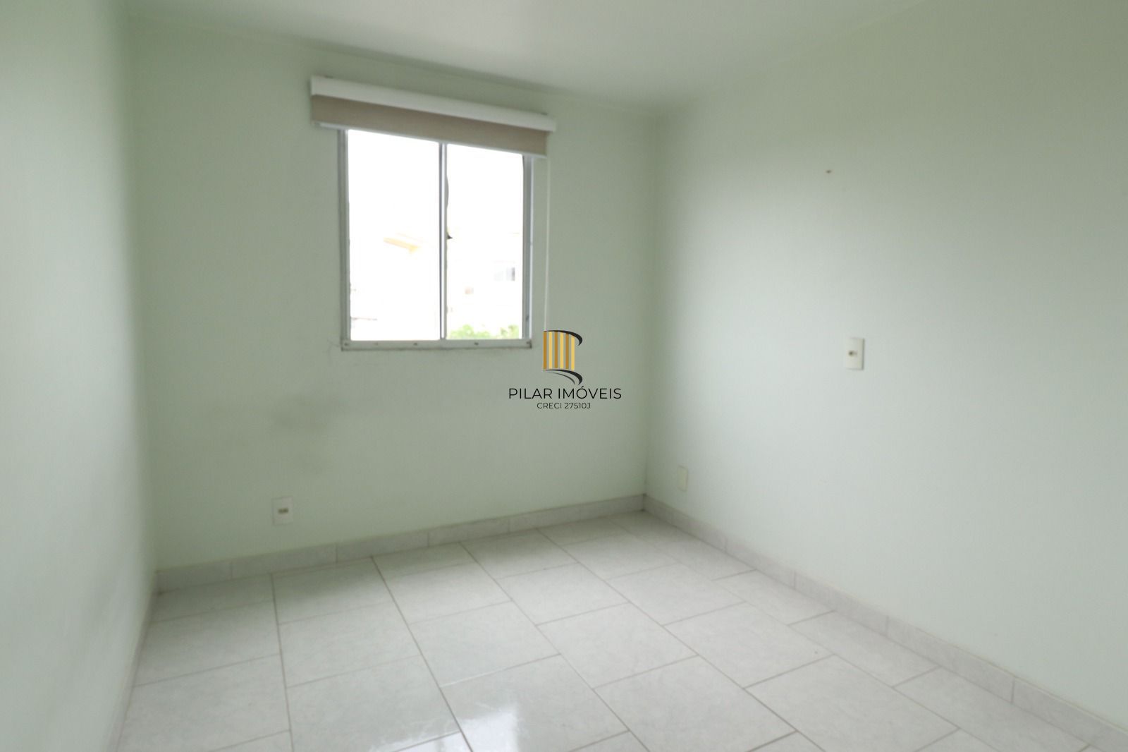 Vende ótimo apto de 02 dormitórios, 01 vaga, sol da manhã, Bairro Sarandi
