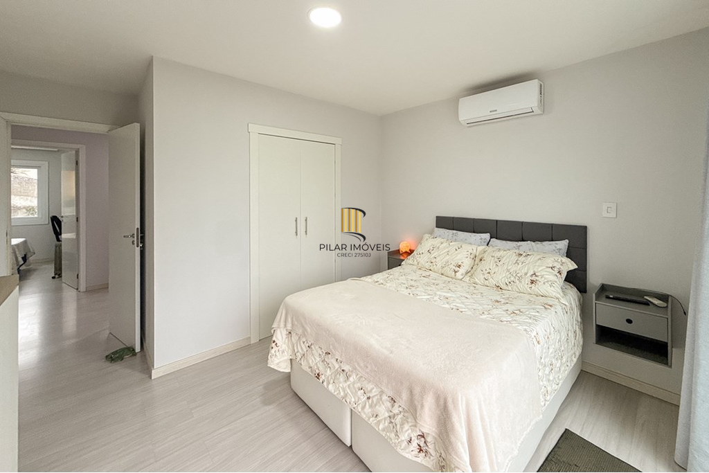 Casa 5 dormitórios no bairro Igara