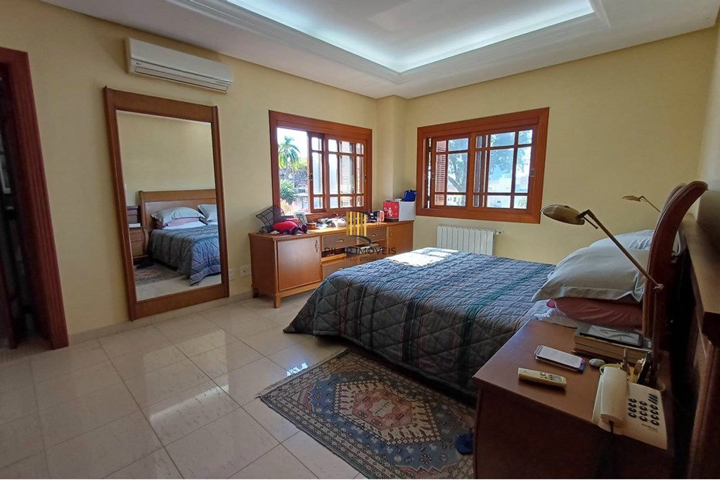 Casa 4 dormitórios no bairro Partenon