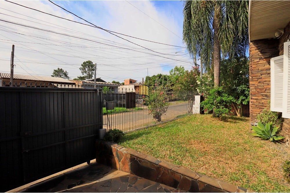 Casa 3 dormitórios no bairro Rubem Berta