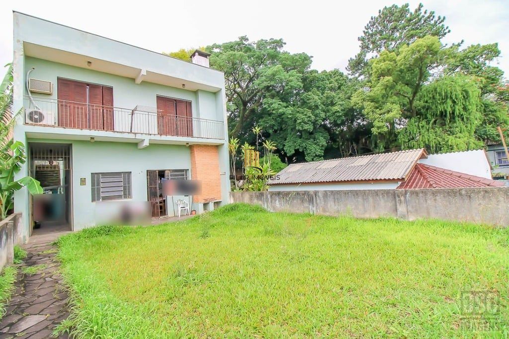 Casa 3 dormitórios no bairro Glória