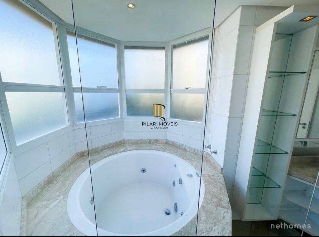 Apartamento 4 dormitórios no bairro Centro