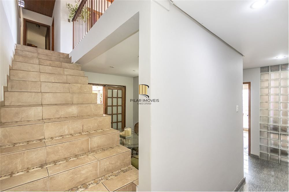 Casa 4 dormitórios no bairro Três Figueiras