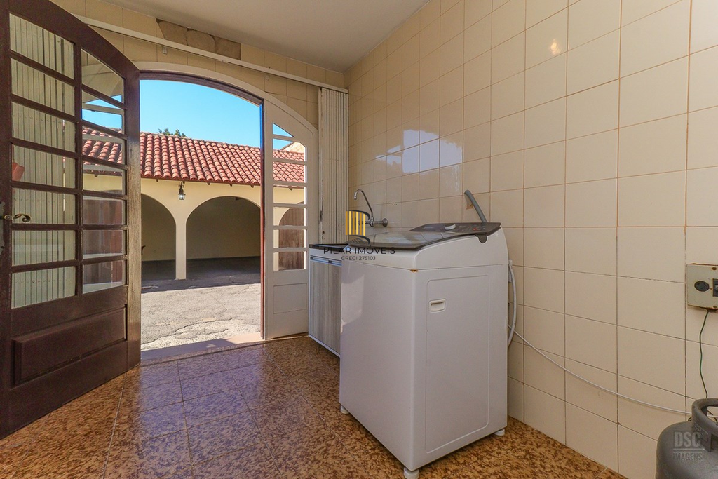 Casa 6 dormitórios no bairro Jardim Planalto