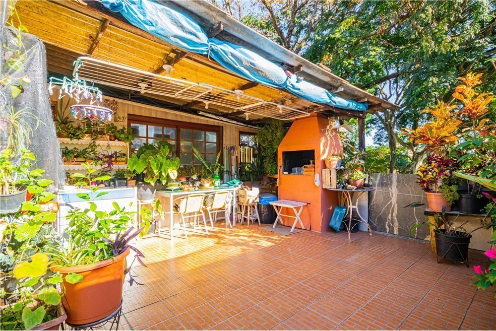 Casa 5 dormitórios no bairro Petrópolis