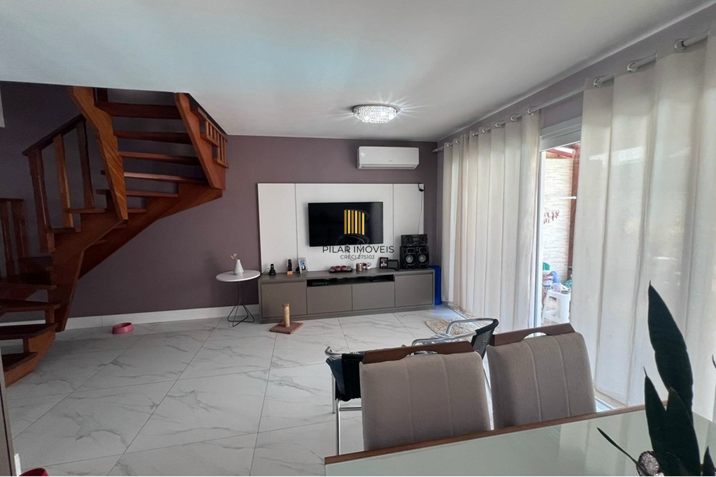 Casa 3 dormitórios no bairro Lomba do Pinheiro