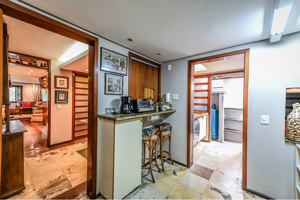 Casa de Condomínio 4 dormitórios no bairro Três Figueiras